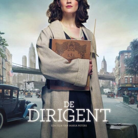 LA DIRECTORA DE ORQUESTA